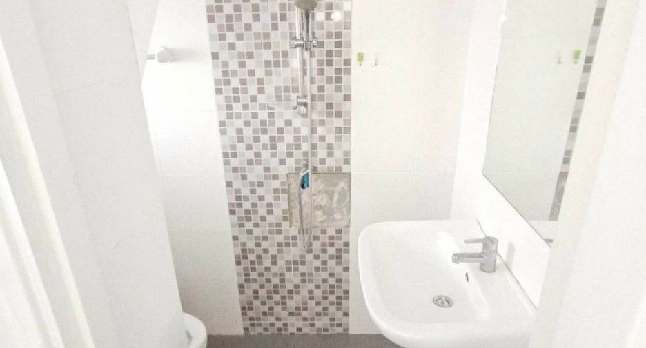 For sale 4 bedrooms townhouse in Ban Pho, Chachoengsao