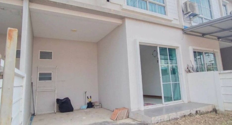 For sale 4 bedrooms townhouse in Ban Pho, Chachoengsao