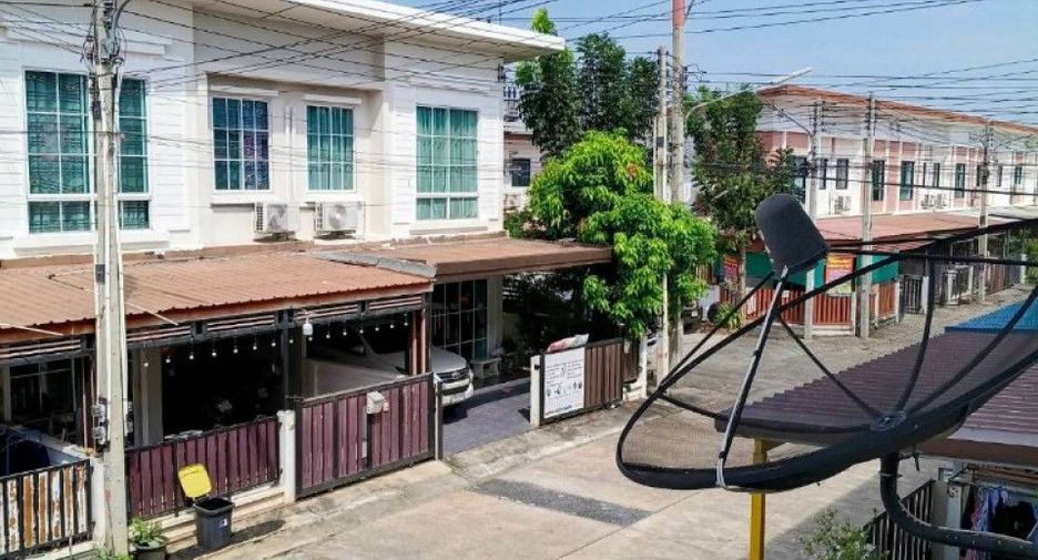 For sale 4 bedrooms townhouse in Ban Pho, Chachoengsao