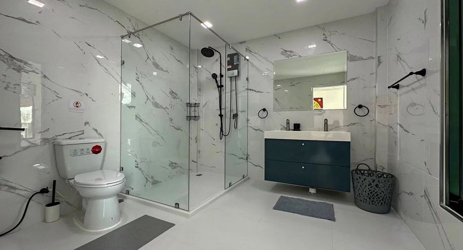 Villa zum Kauf mit 13 Zimmer in Bang Lamung, Chonburi