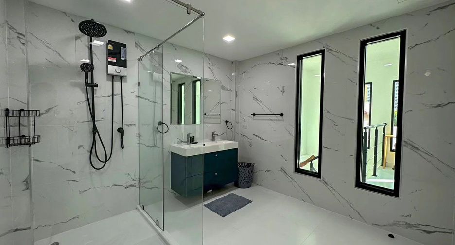 Villa zum Kauf mit 13 Zimmer in Bang Lamung, Chonburi