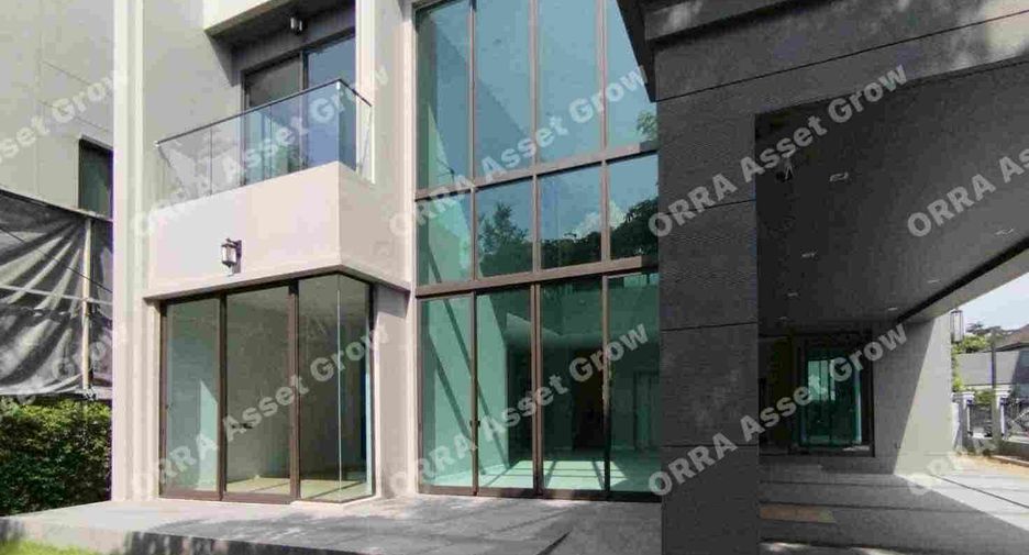 For sale 5 bedrooms house in Thawi Watthana, Bangkok