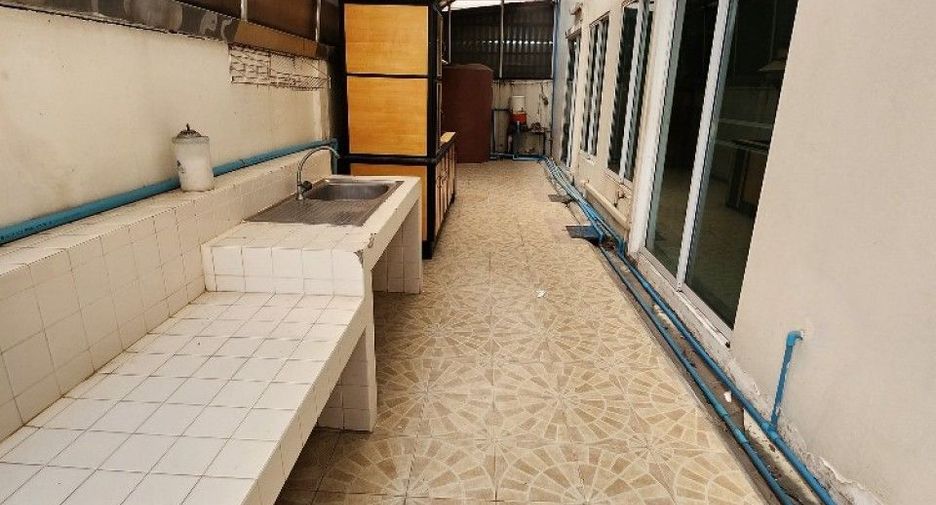 For rent and for sale 6 bedrooms townhouse in Mueang Samut Sakhon, Samut Sakhon