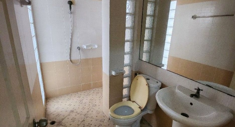 For rent and for sale 6 bedrooms townhouse in Mueang Samut Sakhon, Samut Sakhon