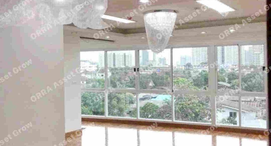 For sale 50 bedrooms apartment in Dusit, Bangkok