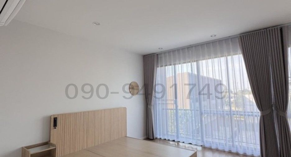 For rent 3 bedrooms townhouse in Saphan Sung, Bangkok