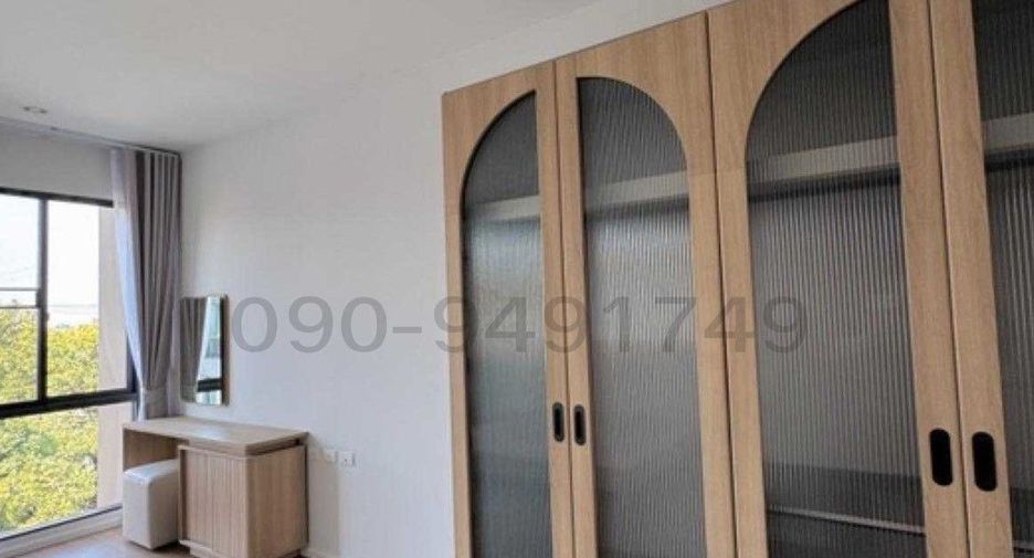 For rent 3 bedrooms townhouse in Saphan Sung, Bangkok