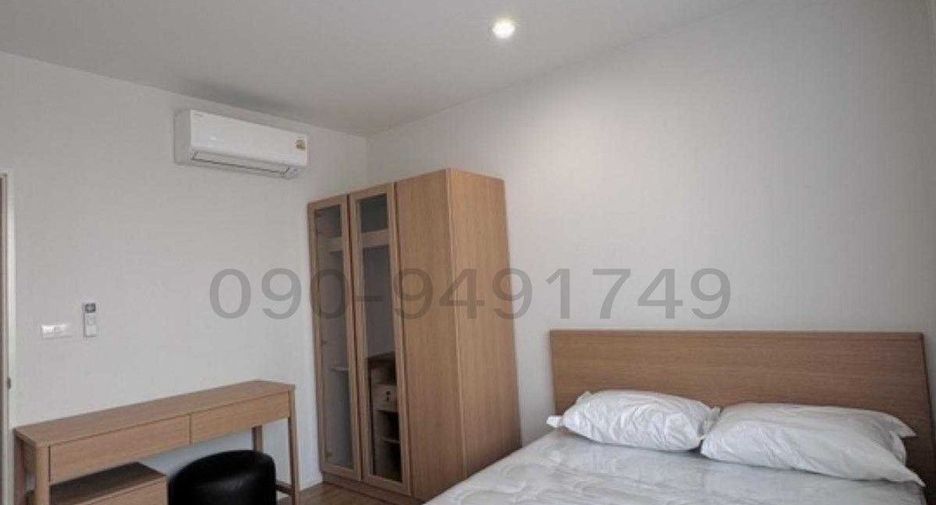 For rent 3 bedrooms townhouse in Saphan Sung, Bangkok