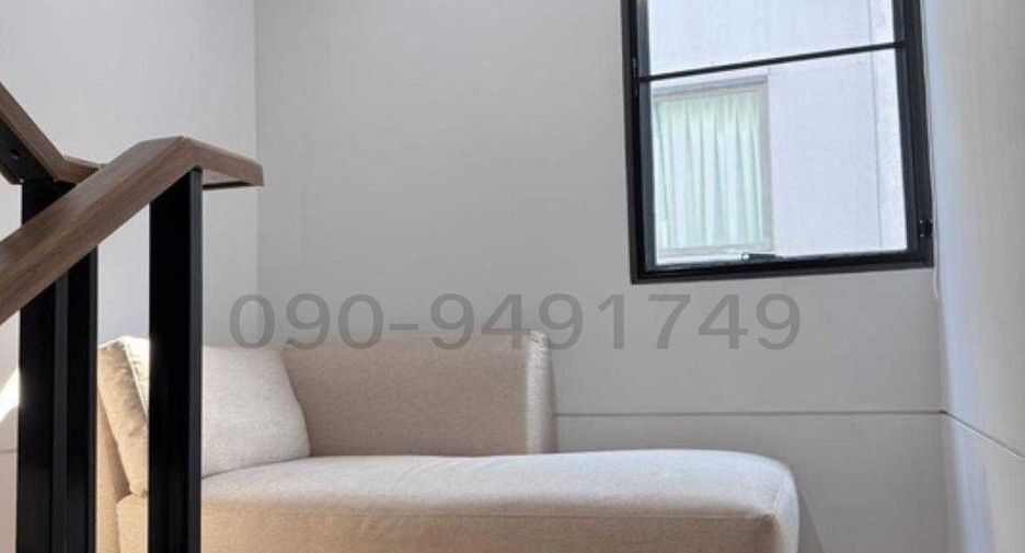 For rent 3 bedrooms townhouse in Saphan Sung, Bangkok