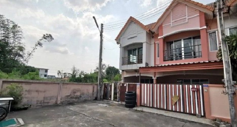 For sale 2 bedrooms townhouse in Ban Bueng, Chonburi