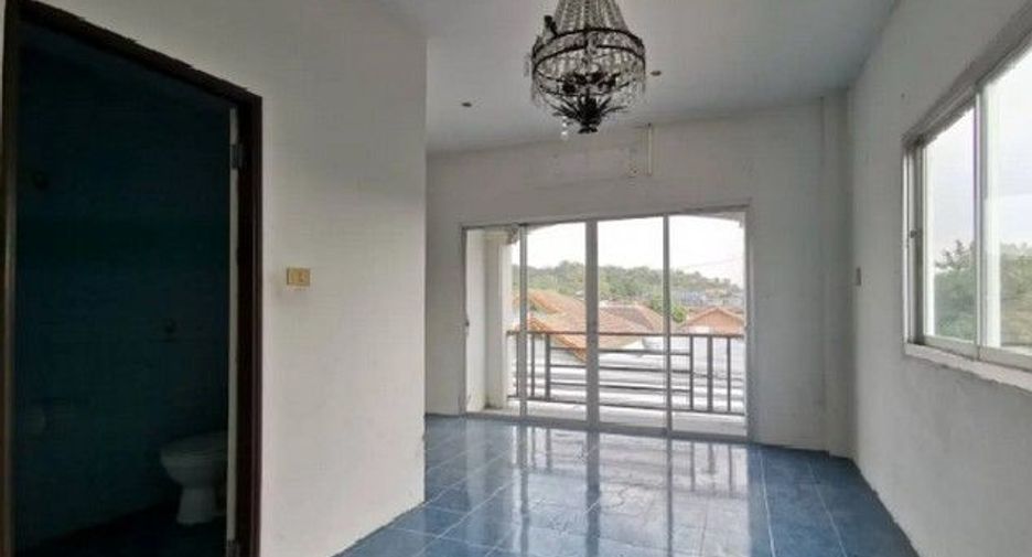 For sale 2 bedrooms townhouse in Ban Bueng, Chonburi