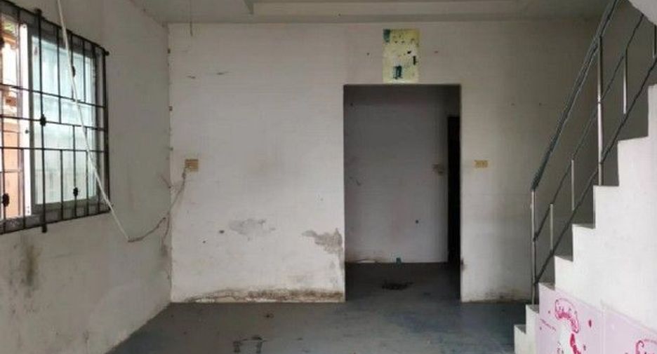 For sale 2 bedrooms townhouse in Ban Bueng, Chonburi