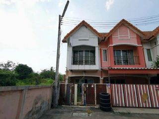 出售 2 卧室 联排别墅 在 Ban Bueng, Chon Buri