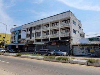 For sale 8 bedrooms retail Space in Ban Bueng, Chonburi
