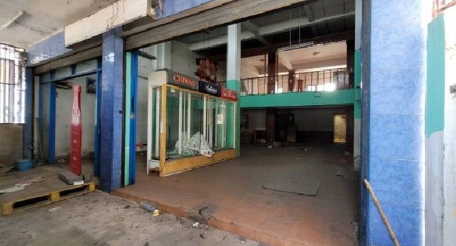 Gewerbefläche zum Kauf mit 8 Zimmer in Ban Bueng, Chonburi