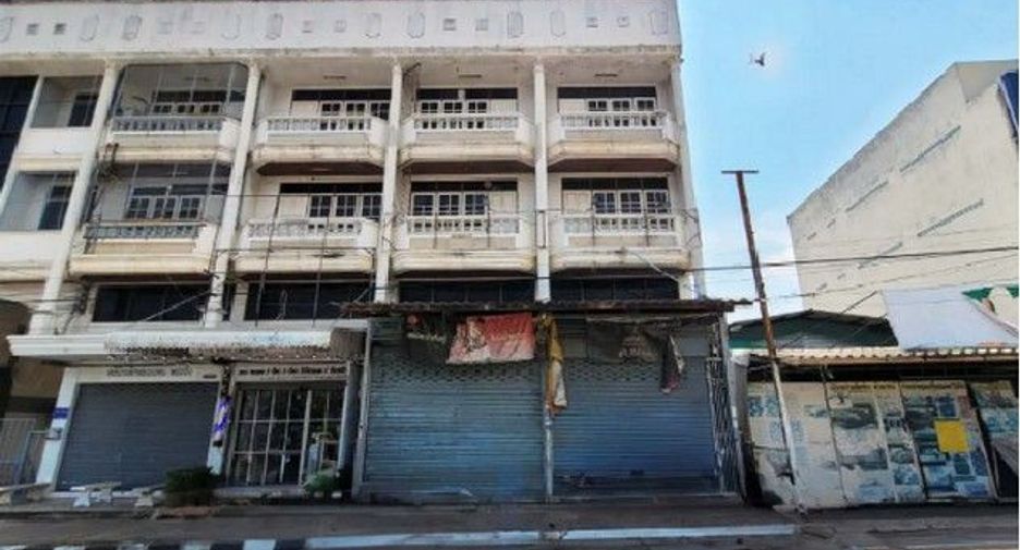 Gewerbefläche zum Kauf mit 8 Zimmer in Ban Bueng, Chonburi