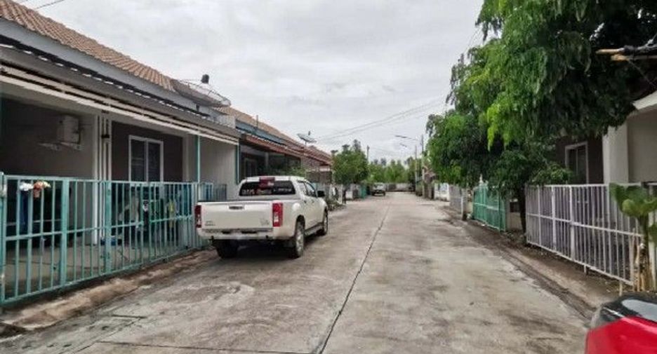 For sale 2 bedrooms townhouse in Ban Bueng, Chonburi