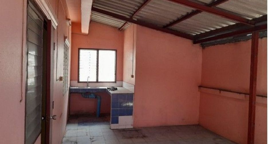 Продажа 3 спальни таунхаус в Ban Bueng, Чонбури