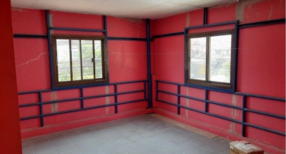 Продажа 3 спальни таунхаус в Ban Bueng, Чонбури