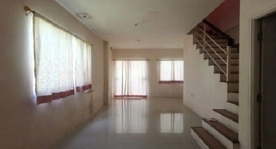 For sale 2 bedrooms townhouse in Ban Bueng, Chonburi
