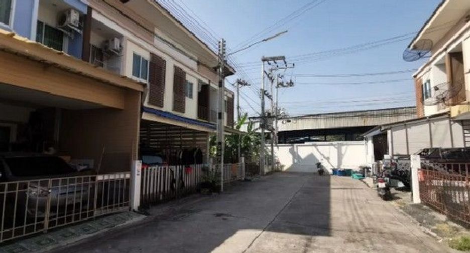 For sale 2 bedrooms townhouse in Ban Bueng, Chonburi