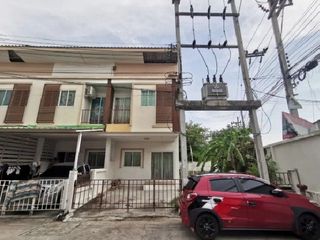 出售 2 卧室 联排别墅 在 Ban Bueng, Chon Buri