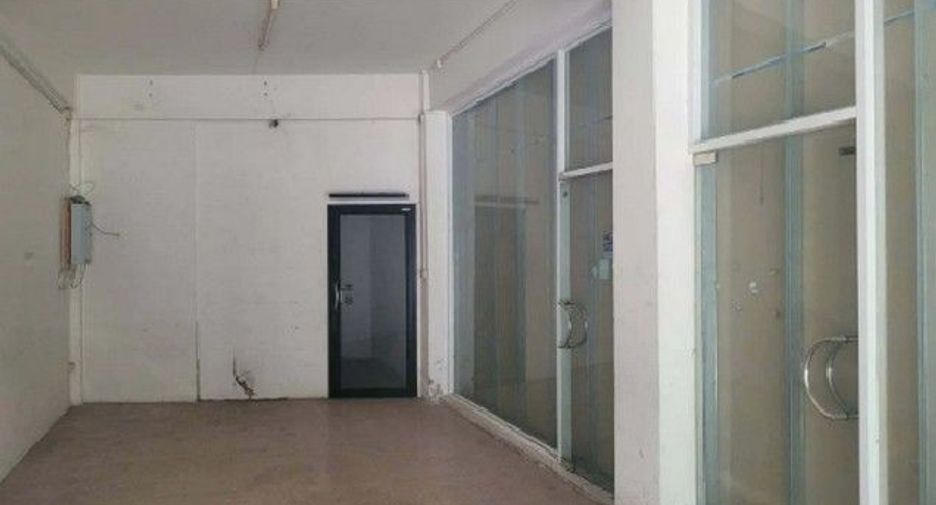 Gewerbefläche zum Kauf mit 5 Zimmer in Ban Bueng, Chonburi