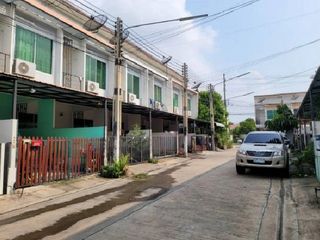 出售 2 卧室 联排别墅 在 Ban Bueng, Chon Buri