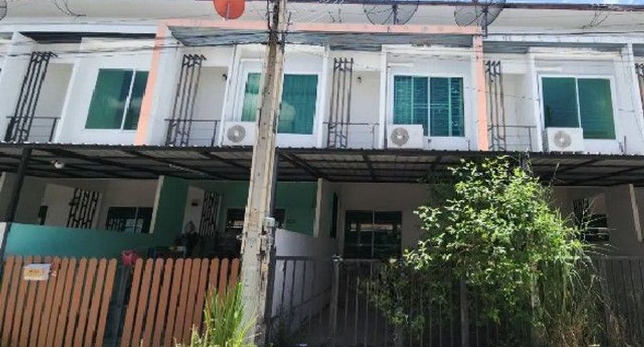 For sale 2 bedrooms townhouse in Ban Bueng, Chonburi