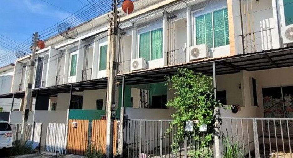 For sale 2 bedrooms townhouse in Ban Bueng, Chonburi