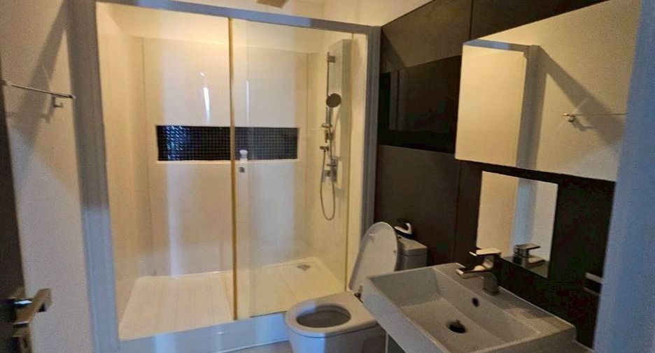 For rent 2 bedrooms condo in Phra Khanong, Bangkok