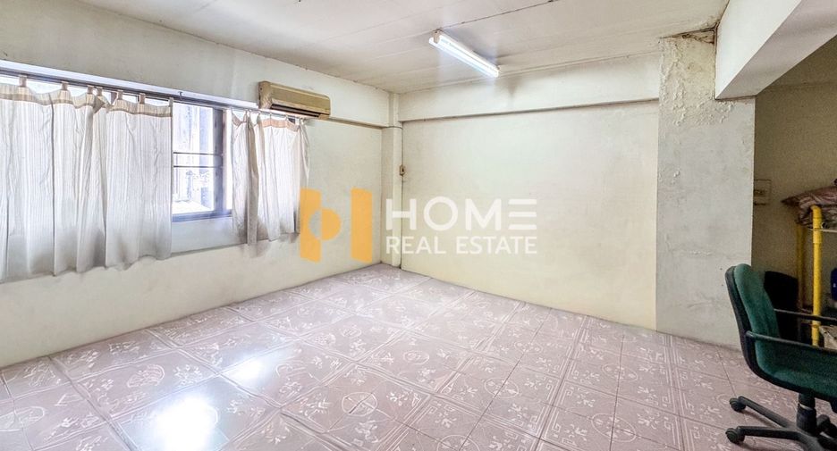 Local comercial en venta de 3 habitaciones en Si Racha, Chonburi