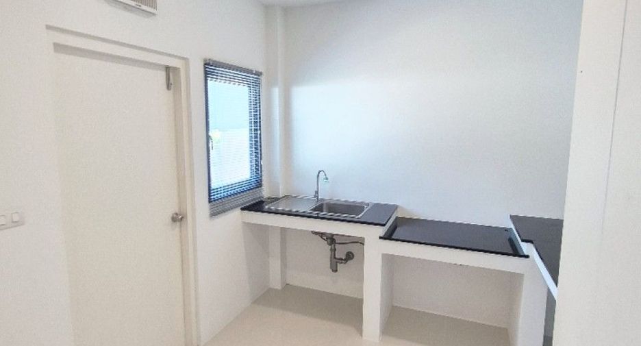For sale 4 bedrooms house in Mueang Surat Thani, Surat Thani