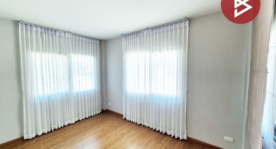 For sale 4 bedrooms house in Mueang Surat Thani, Surat Thani
