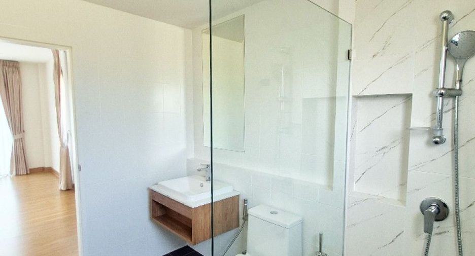 For sale 4 bedrooms house in Mueang Surat Thani, Surat Thani