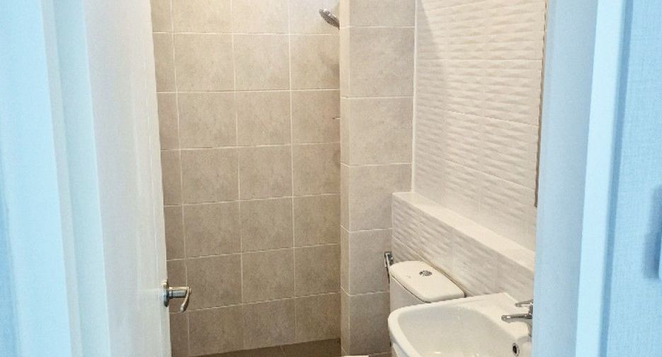 For sale 4 bedrooms house in Mueang Surat Thani, Surat Thani