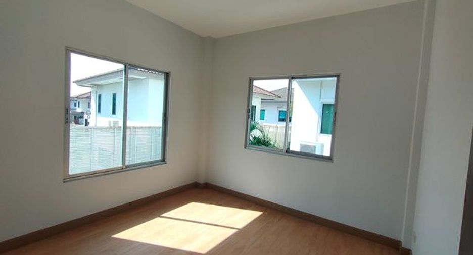 For sale 3 bedrooms townhouse in Sai Mai, Bangkok