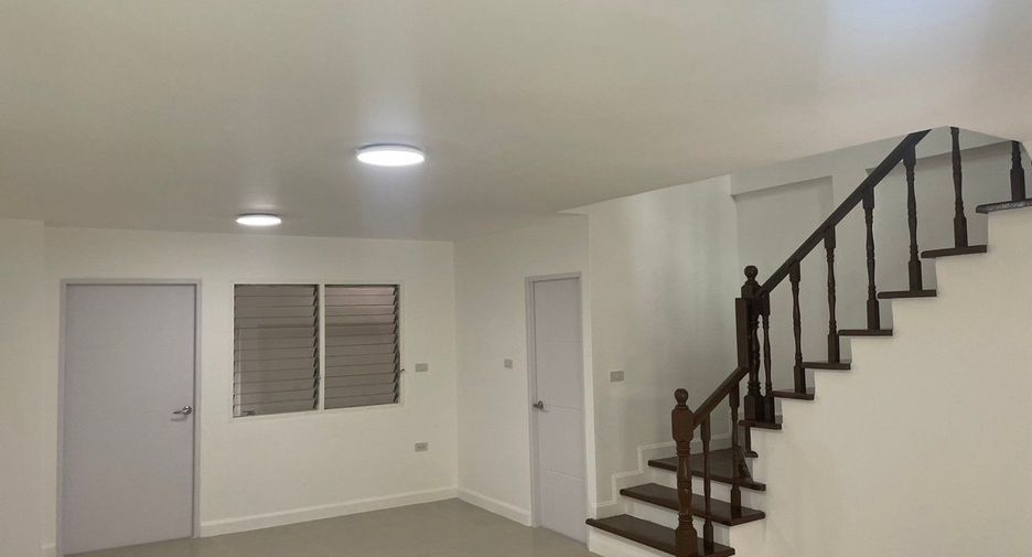 Casa adosada en venta de 3 habitaciones en Bang Khen, Bangkok