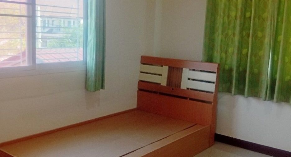 Casa adosada en venta de 4 habitaciones en Phra Samut Chedi, Samut Prakan
