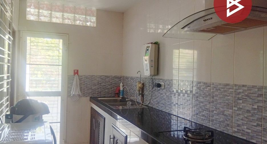 Casa adosada en venta de 4 habitaciones en Phra Samut Chedi, Samut Prakan