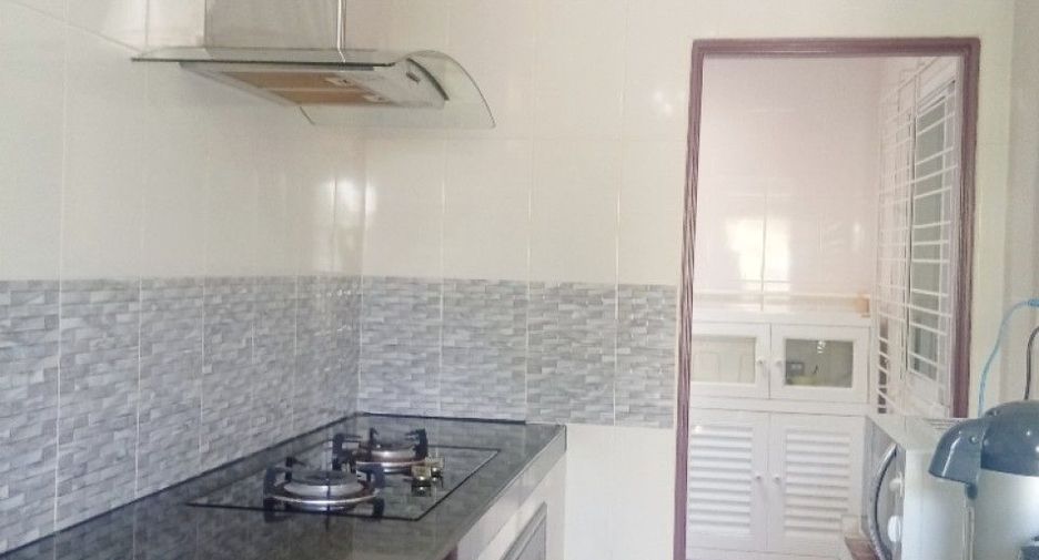 Casa adosada en venta de 4 habitaciones en Phra Samut Chedi, Samut Prakan
