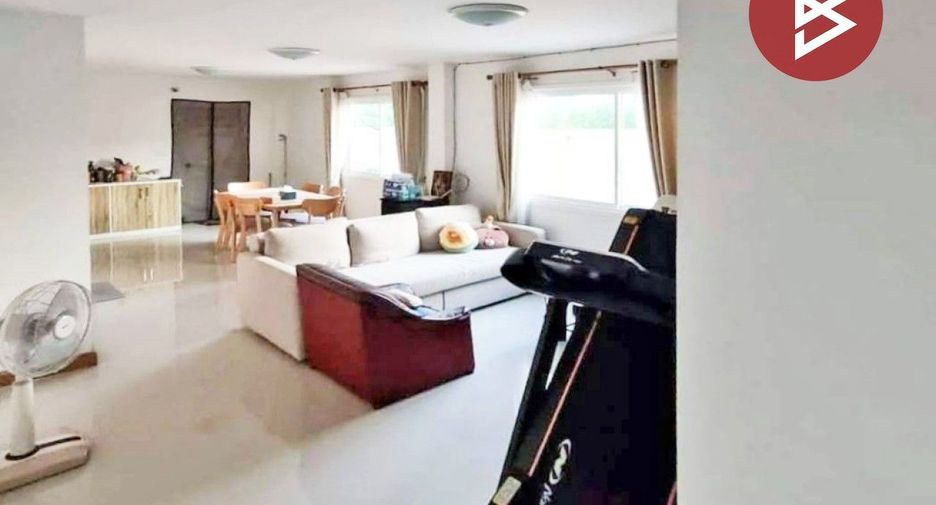 For sale 3 ベッドルーム townhouse in Mueang Chon Buri, Chonburi