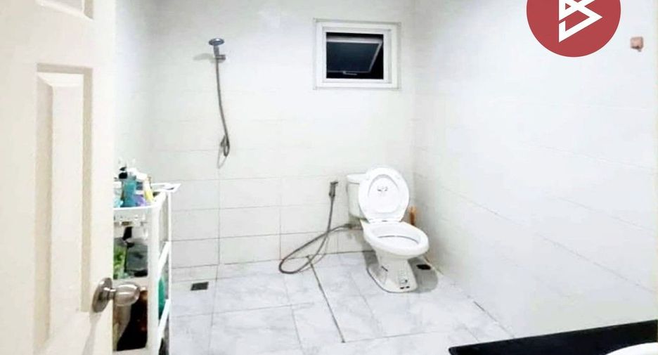 For sale 3 ベッドルーム townhouse in Mueang Chon Buri, Chonburi