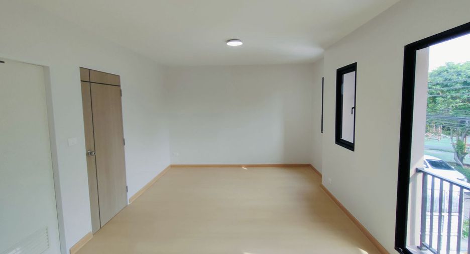 For sale 3 bedrooms townhouse in Bang Phli, Samut Prakan