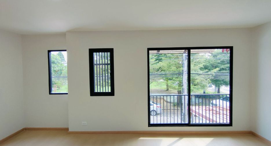 For sale 3 bedrooms townhouse in Bang Phli, Samut Prakan