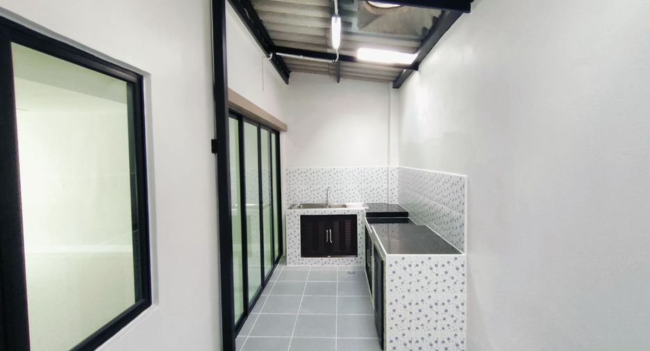 For sale 3 bedrooms townhouse in Bang Phli, Samut Prakan