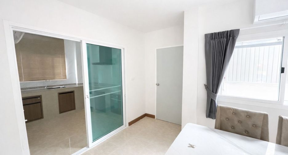 For rent 4 bedrooms house in Min Buri, Bangkok
