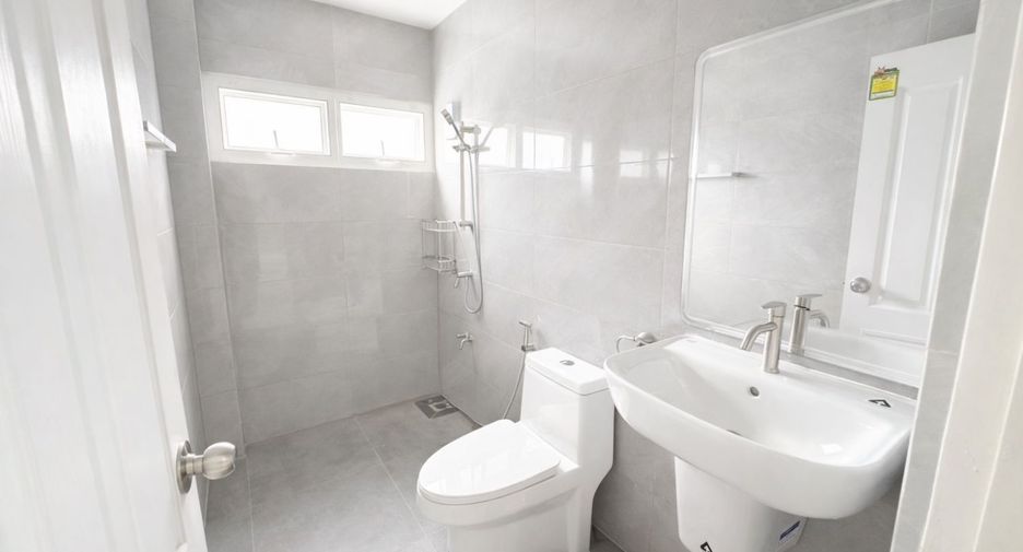 For rent 4 bedrooms house in Min Buri, Bangkok