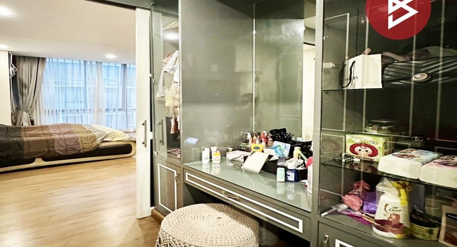 For sale 3 bedrooms townhouse in Lat Krabang, Bangkok