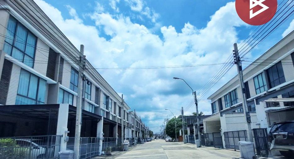 For sale 3 bedrooms townhouse in Lat Krabang, Bangkok